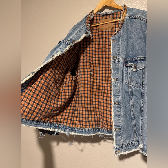 Vintage Levi’s Light Wash Heavily Distressed Denim Jacket - Picture 3 of 6